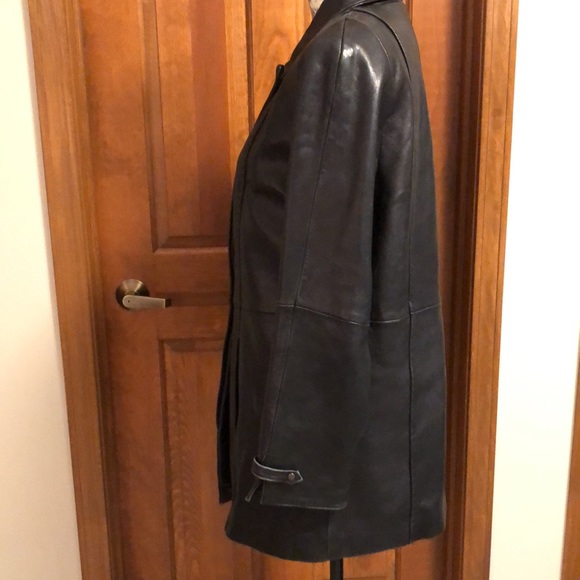Black 100% soft leather coat with quilted zip-out lining, hits at upper thigh - Picture 6 of 16